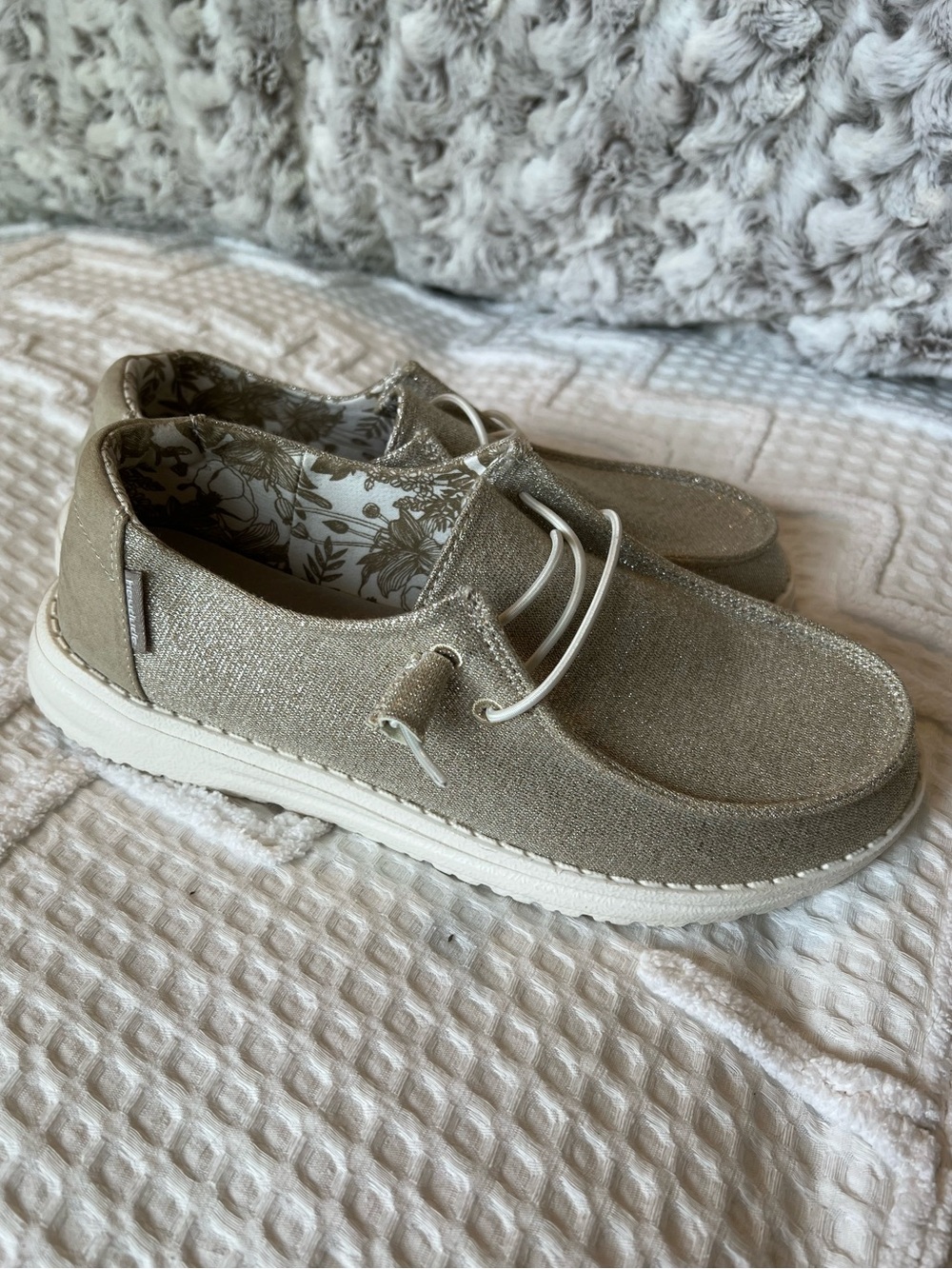 Hey Dude Wendy Stretch Sparkling Beige Shoes Women’s Size 6